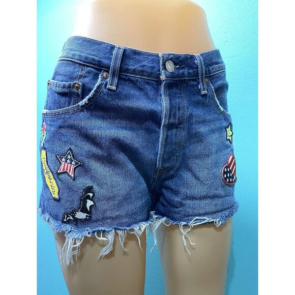 Levi's 501 Jean Shorts AMAZING condition HARD to Find Design With Patch Size 32‎ - Picture 1 of 7